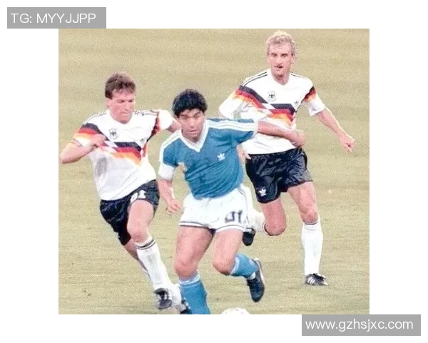 1990年代中国足球明星风采：回顾那些年球场上的闪耀时刻与传奇人物