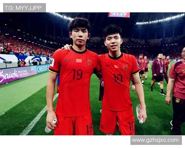 23岁足球新星闪耀赛场引领青春风暴助力球队冲击更高荣耀