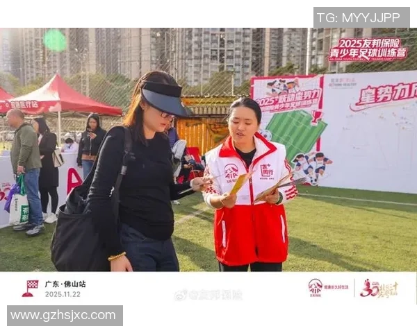 绿茵场上优雅奔跑的文艺球星光影瞬间定格 绿茵场上优雅奔跑的文艺球星光影瞬间定格