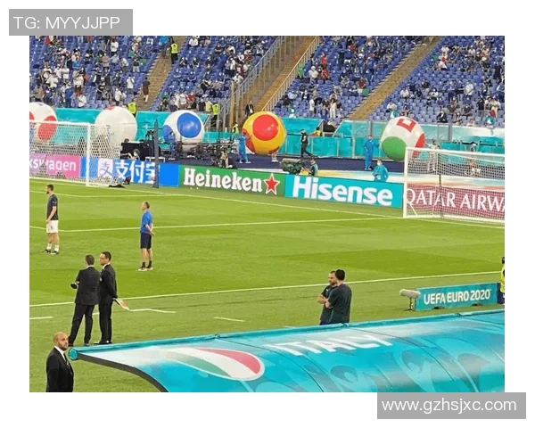 足球巨星场外风波再起情感纠葛引发媒体热议与球迷关注 足球巨星场外风波再起情感纠葛引发媒体热议与球迷关注